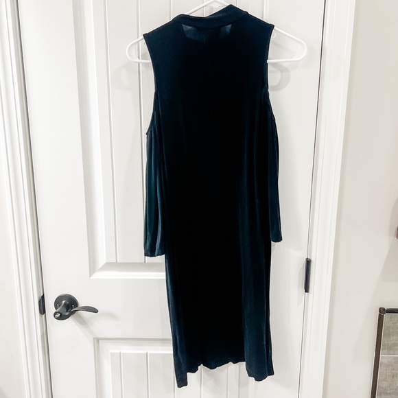 Everly Black Mock Neck Cold Shoulder Flared Sleeve Stretch Knit Dress Size Small - Picture 3 of 8